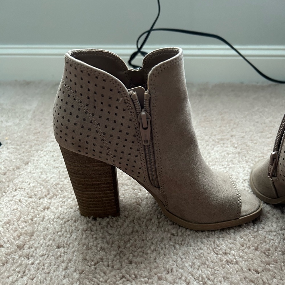 Universal Thread Open Toed Booties - image 4